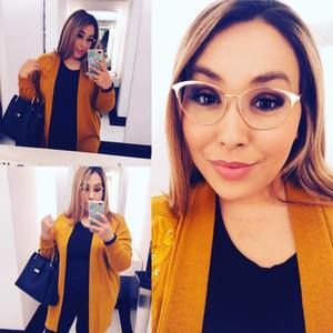 Meet your Posher, Dee